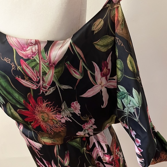 Walk This Way Dress - Picture 6 of 11